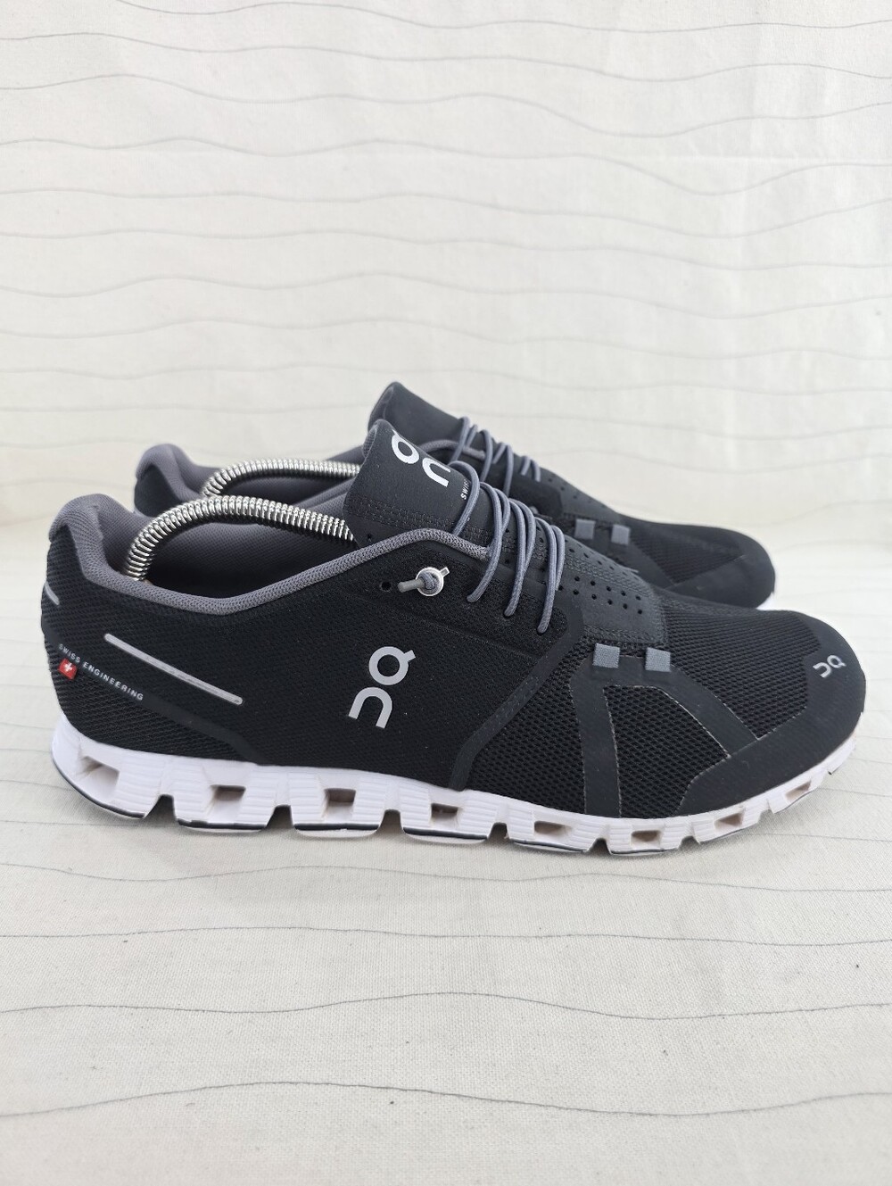 On Running Mens Cloud 5 Swiss Engineering Black Eclipse White Shoes Size 11